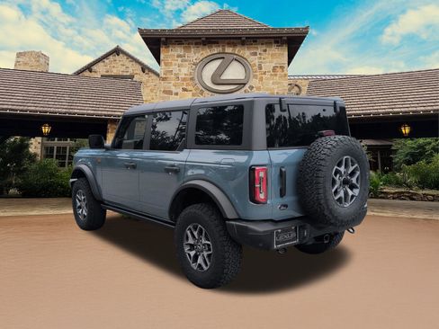 Used 2023 Ford Bronco Badlands AWD/4WD image 3