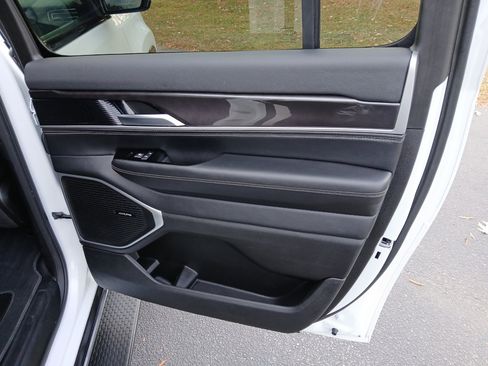 Used 2024 Jeep Wagoneer L 4WD image 33