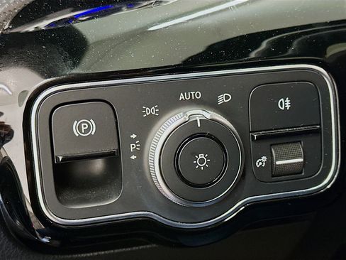 Used 2021 Mercedes-Benz CLA 250 CLA 250 w/ Premium Package image 17