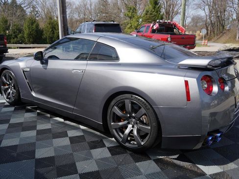 Used 2010 Nissan GT-R Premium image 9
