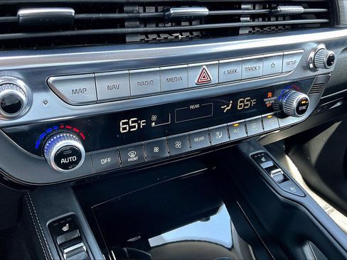 Certified 2022 Kia Telluride EX w/ EX Premium Package FWD image 16