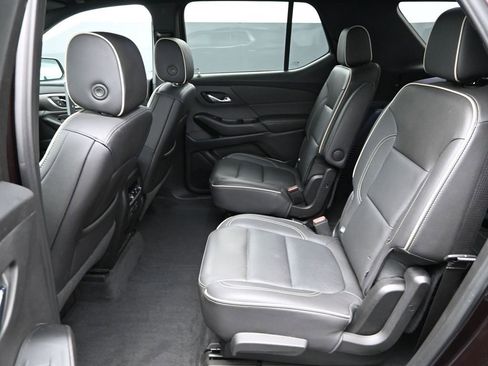 Used 2023 Chevrolet Traverse Premier image 12