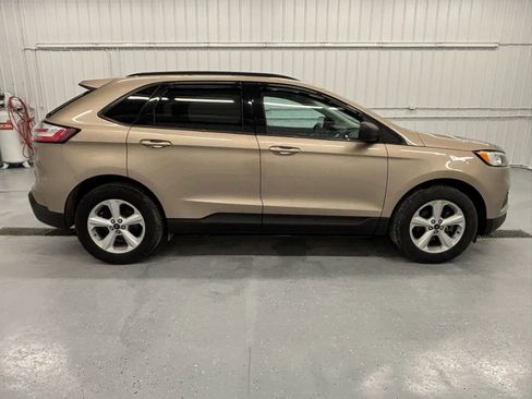 Used 2020 Ford Edge SE w/ Cargo Accessory Package FWD image 2