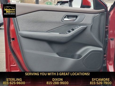 Used 2023 Nissan Rogue SV image 24