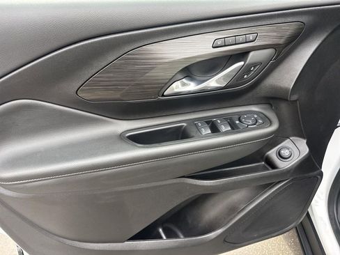 Used 2024 GMC Terrain SLT image 20