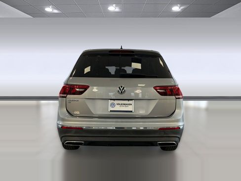 Used 2021 Volkswagen Tiguan SE w/ Panoramic Sunroof Package FWD image 10