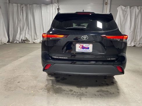 Used 2024 Toyota Highlander XLE image 6