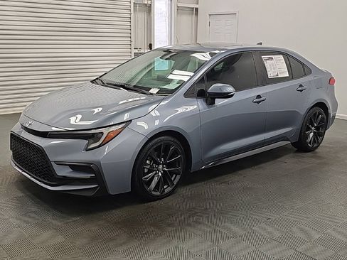 Used 2023 Toyota Corolla SE w/ SE Premium Package FWD image 5