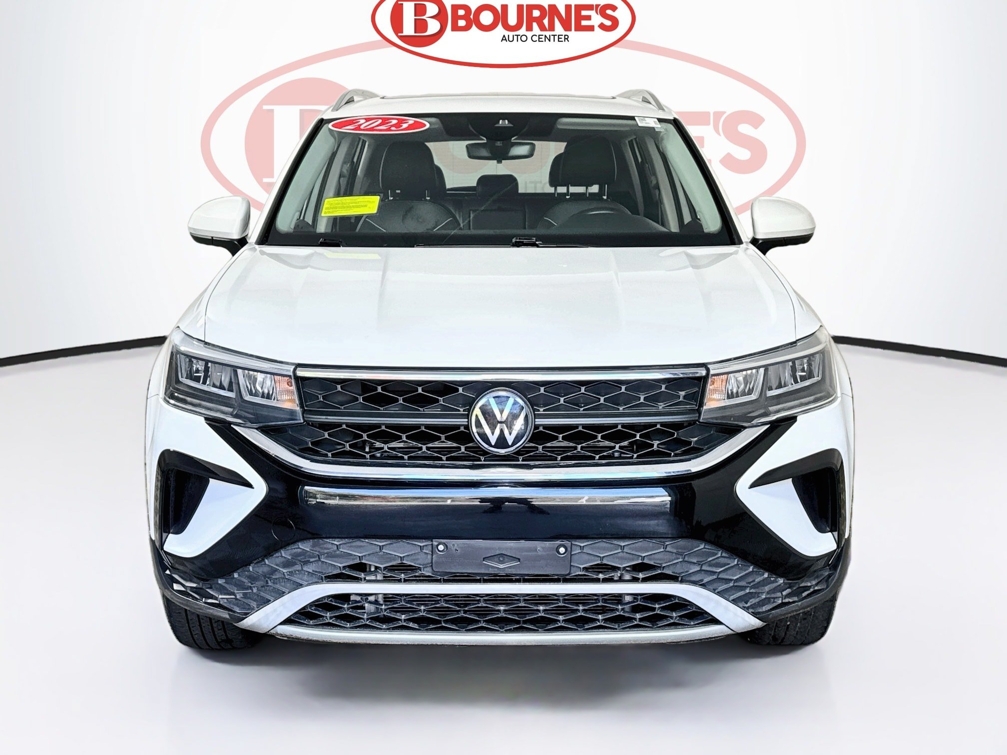 Used 2023 Volkswagen Taos SE w/ Panoramic Sunroof Package AWD/4WD image 6