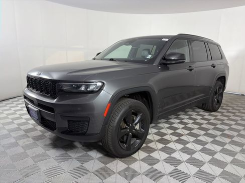 Used 2023 Jeep Grand Cherokee L Laredo AWD/4WD image 3