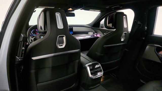Used 2025 BMW 740i RWD image 44