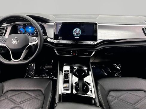 Used 2025 Volkswagen Atlas Cross Sport SE image 16