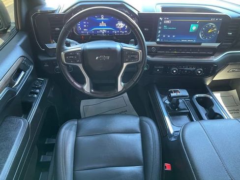 Used 2024 Chevrolet Silverado 1500 LT Trail Boss w/ Convenience Package II AWD/4WD image 6