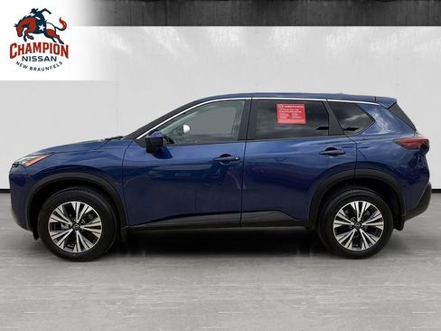 Used 2023 Nissan Rogue SV FWD image 2