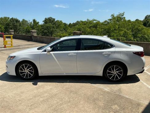 Used 2016 Lexus ES 350 w/ Luxury Package w/Wood Trim FWD image 3