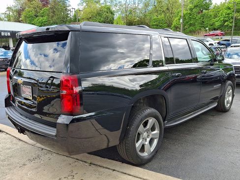 Used 2019 Chevrolet Suburban LT AWD/4WD image 6