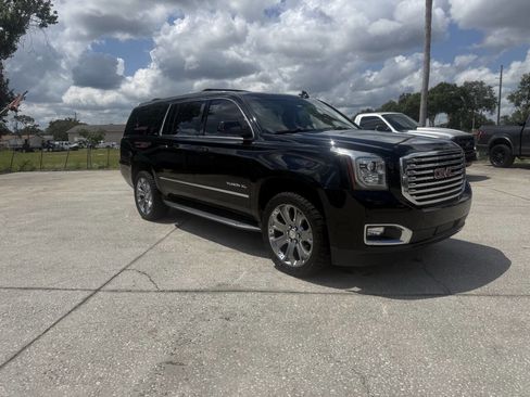 Used 2017 GMC Yukon XL SLT w/ Premium Edition RWD image 5