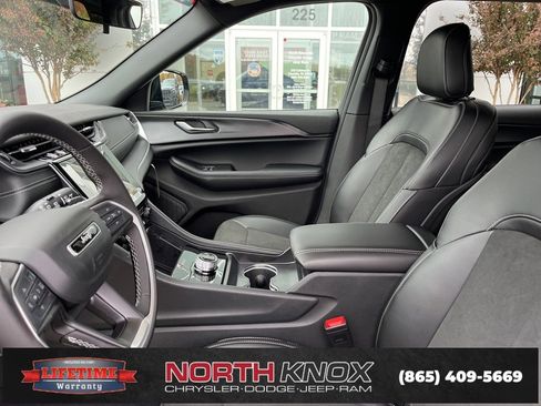 New 2025 Jeep Grand Cherokee L Altitude image 3