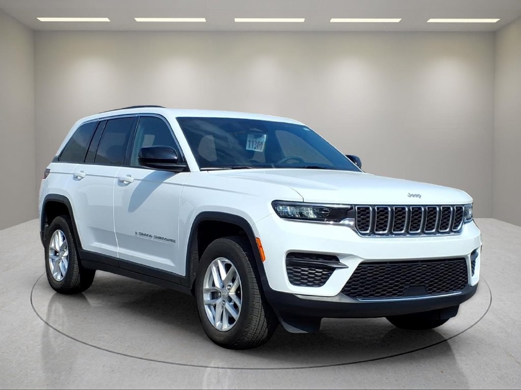 Used 2024 Jeep Grand Cherokee Laredo X w/ Luxury Tech Group I AWD/4WD image 26