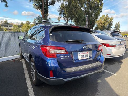 Used 2017 Subaru Outback 3.6R Touring image 4