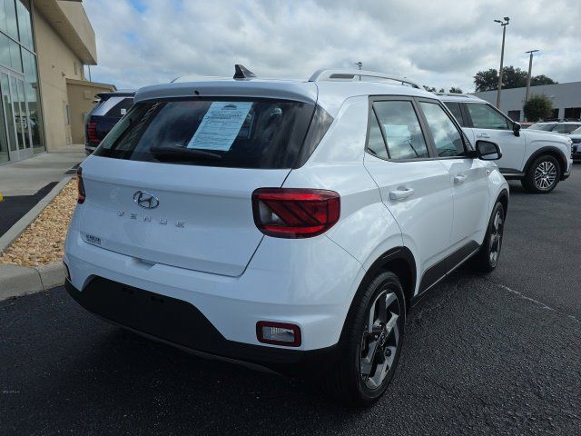 Certified 2022 Hyundai Venue SEL FWD image 4