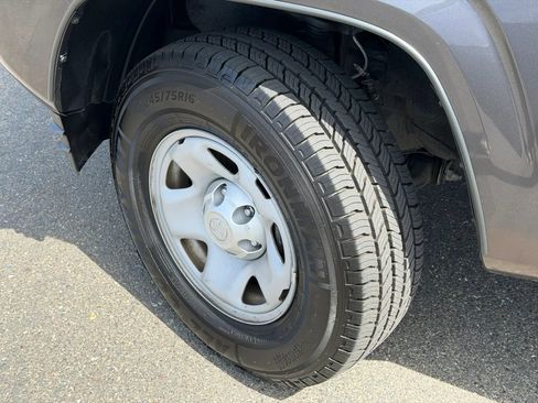 Used 2017 Toyota Tacoma SR w/ SR Convenience Package image 12