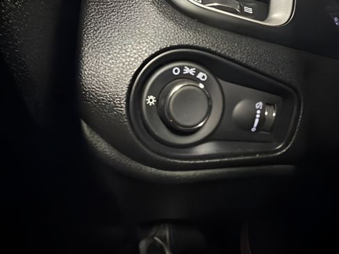 Used 2020 Jeep Renegade Sport FWD image 21