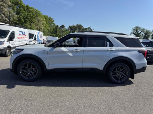 New 2026 Ford Explorer ST-Line AWD/4WD image 4