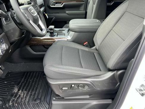 Used 2025 GMC Sierra 1500 Elevation image 17