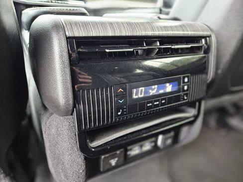 Used 2024 Jeep Wagoneer L Series II w/ Flexible Seating Group RWD image 27