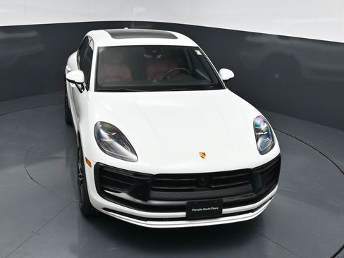 Used 2025 Porsche Macan AWD/4WD image 19