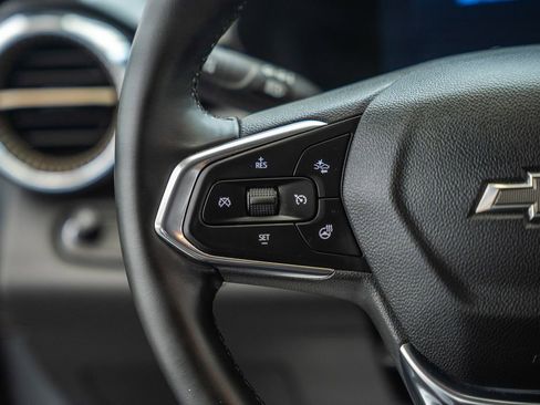 Used 2025 Chevrolet Trax ACTIV w/ Sunroof Package FWD image 31