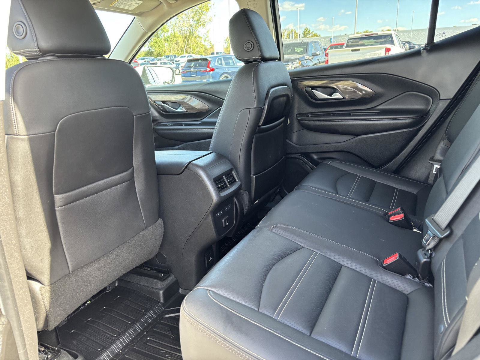 Used 2022 GMC Terrain Denali w/ Denali Premium Package AWD/4WD image 15