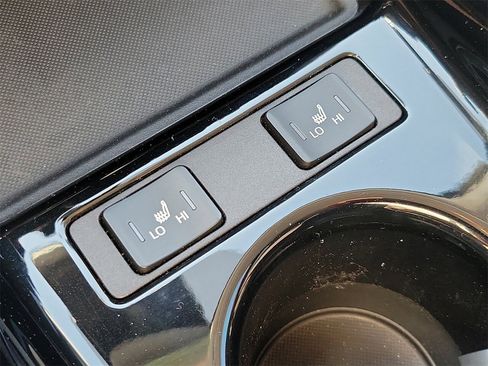 Used 2022 Toyota Prius Prime LE image 26