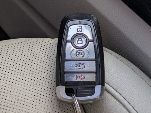 Used 2018 Ford Edge Titanium w/ Equipment Group 301A AWD/4WD image 28