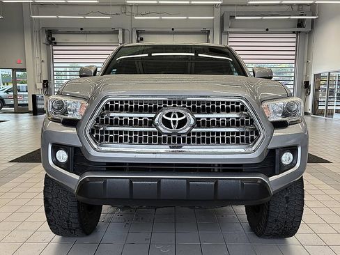 Used 2017 Toyota Tacoma TRD Off-Road w/ Tow Package (A/T) AWD/4WD image 7