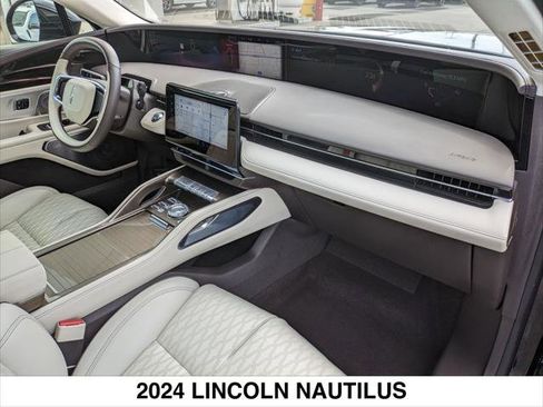Used 2024 Lincoln Nautilus Black Label w/ Jet Appearance Package (87T) image 28