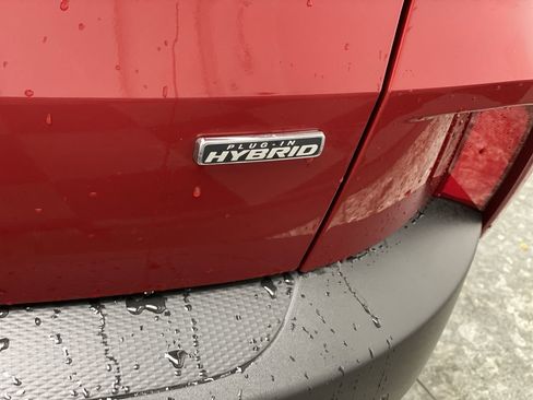 New 2024 Ford Escape PHEV w/ PHEV Premium Package image 32