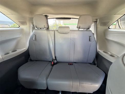 Used 2022 Toyota Sienna XLE w/ XLE Plus Package image 29