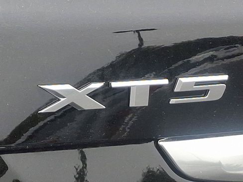 New 2025 Cadillac XT5 Luxury w/ LPO, Floor Liner Package AWD/4WD image 12