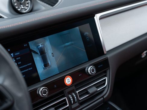 Certified 2025 Porsche Macan image 26