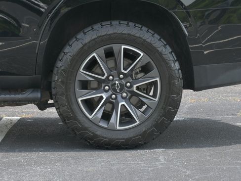 Used 2023 Chevrolet Tahoe Z71 w/ Z71 Off-Road Package AWD/4WD image 39