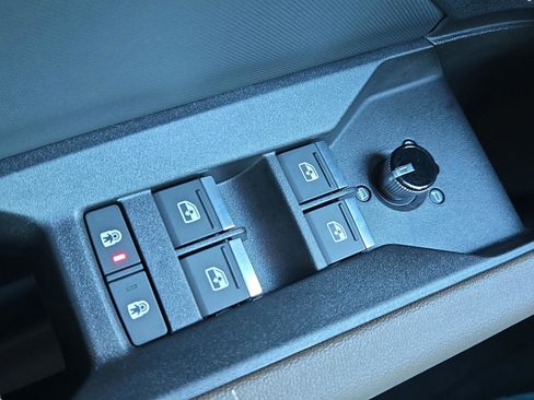 Used 2024 Audi Q4 e-tron Premium image 32