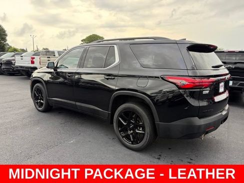 Used 2022 Chevrolet Traverse LT w/ LPO, Blackout Package FWD image 4