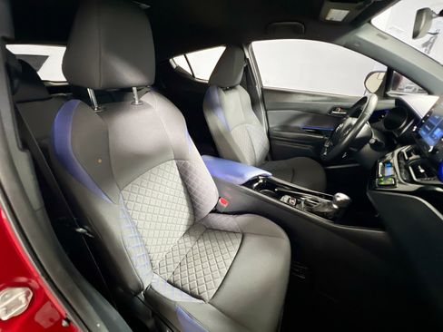 Used 2021 Toyota C-HR XLE image 31
