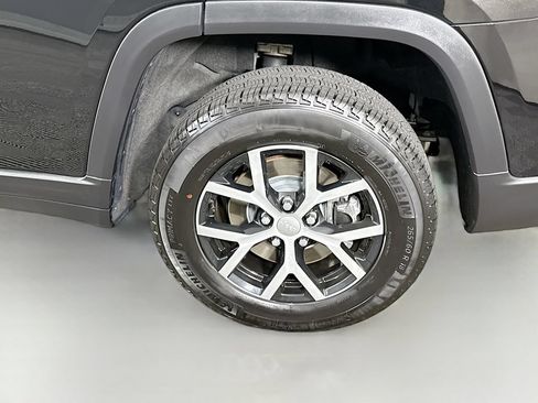 Used 2024 Jeep Grand Cherokee L Limited AWD/4WD image 37