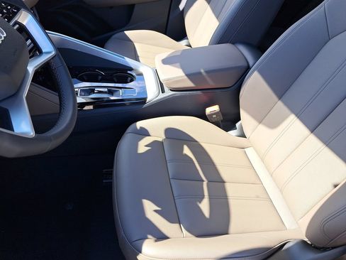 Used 2025 Audi Q5 Premium w/ Convenience Package AWD/4WD image 18