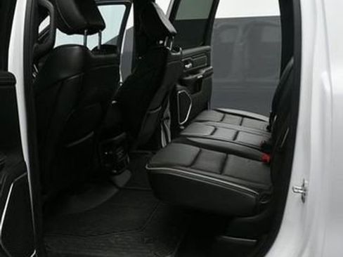 Used 2024 RAM 1500 Laramie AWD/4WD image 13