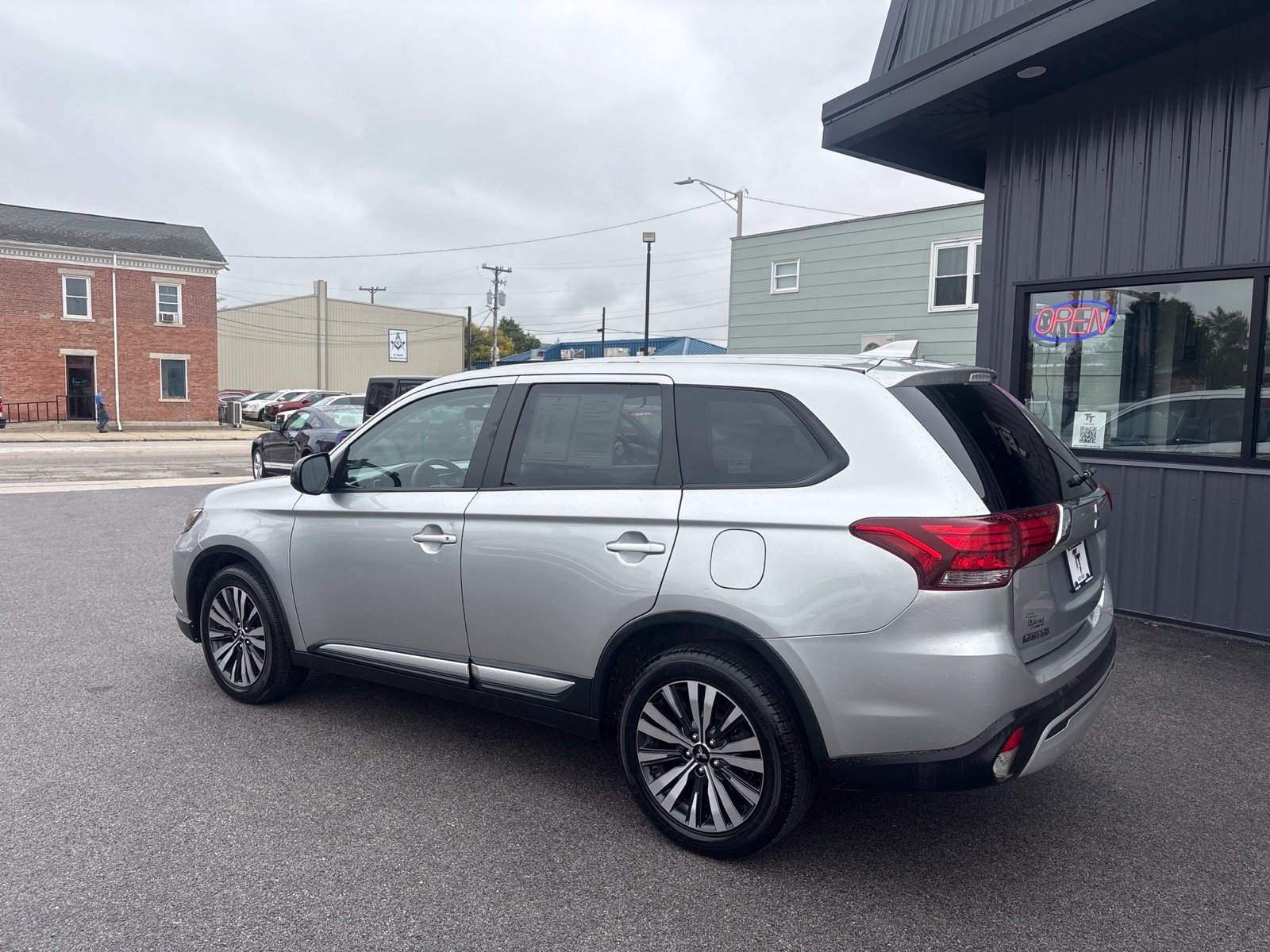 Used 2019 Mitsubishi Outlander AWD image 2