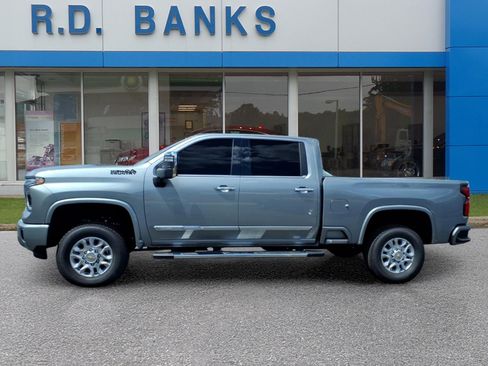 Used 2026 Chevrolet Silverado 3500 High Country w/ High Country Premium Package AWD/4WD image 2